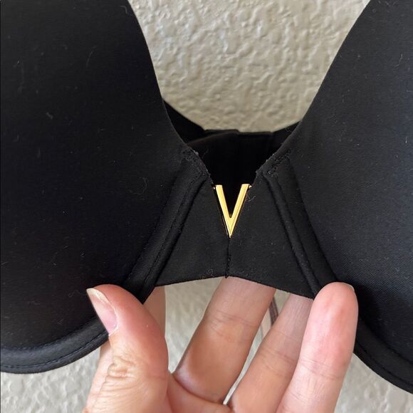 VICTORIA'S SECRET Black Lined Demi Bra size 40C - Picture 2 of 6